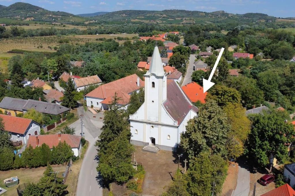 Parokia Apartman Es Coworking A Balaton Mellett Kaptalantoti 外观 照片