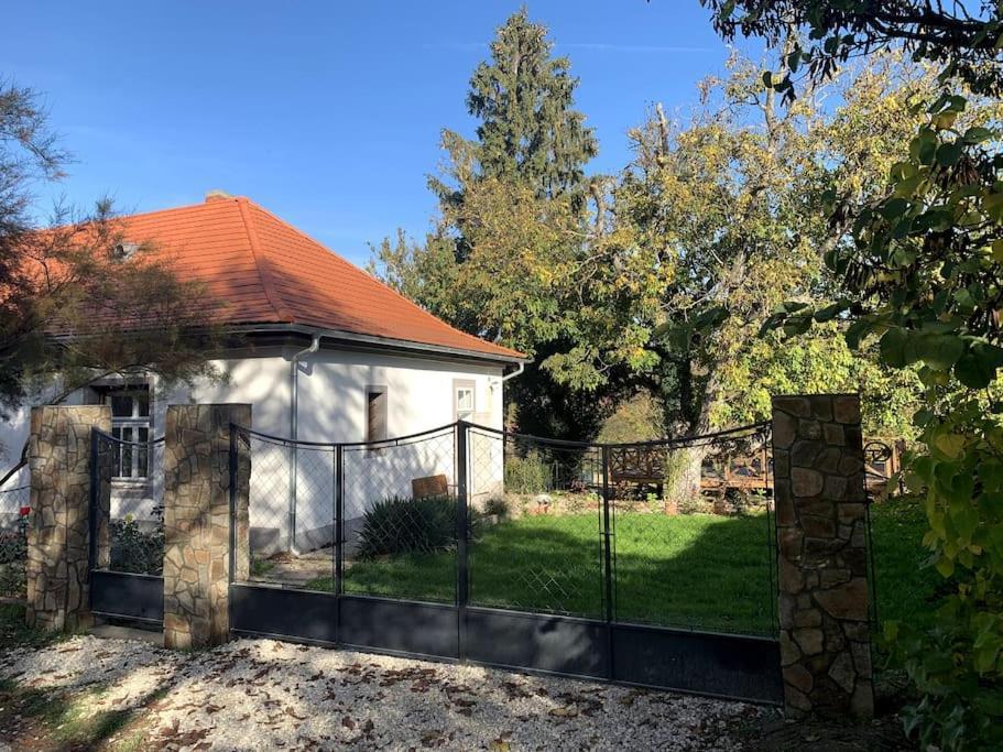 Parokia Apartman Es Coworking A Balaton Mellett Kaptalantoti 外观 照片
